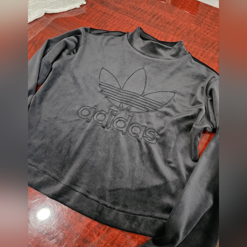 Adidas Women's black top velvet Size: Small